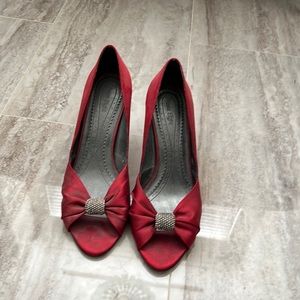 Great red evening shoes with fun detail
